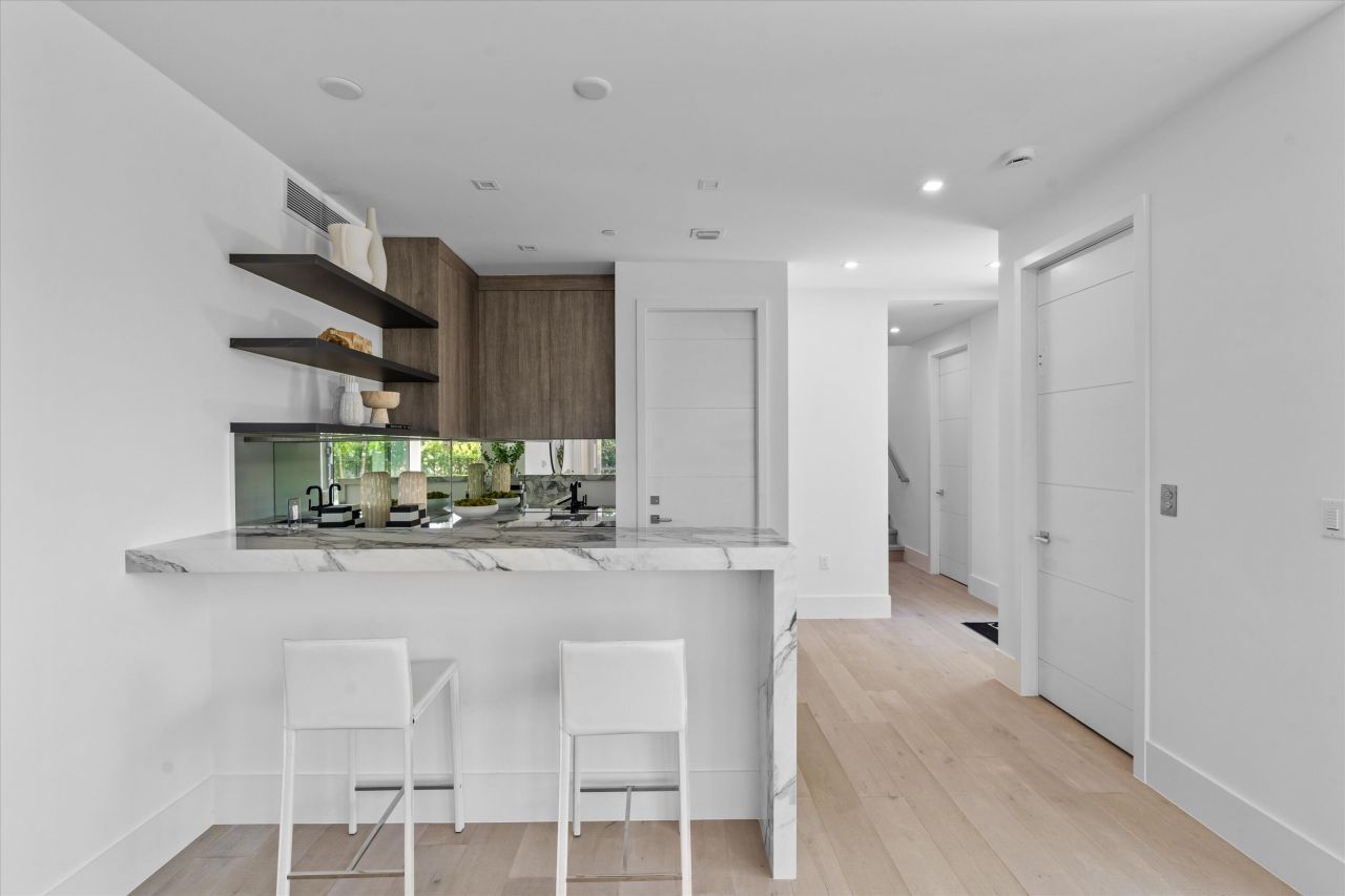 1070 Del Harbour Drive, Delray Beach, FL 33483 Photo