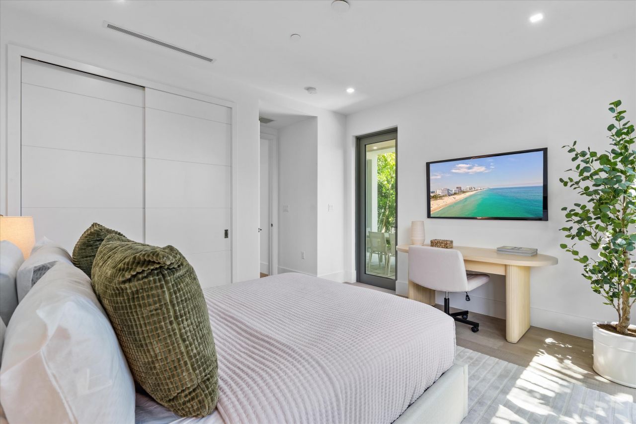 1070 Del Harbour Drive, Delray Beach, FL 33483 Photo