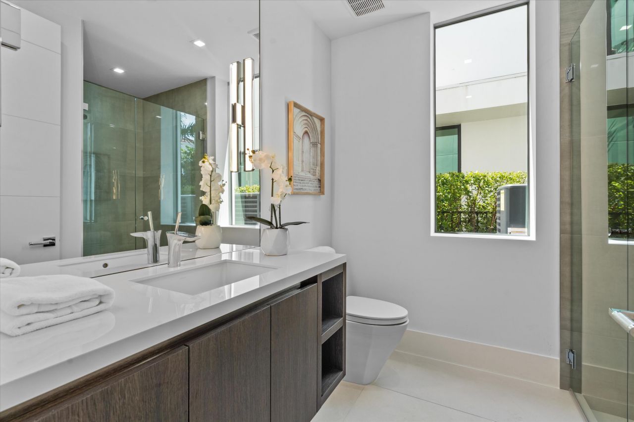 1070 Del Harbour Drive, Delray Beach, FL 33483 Photo