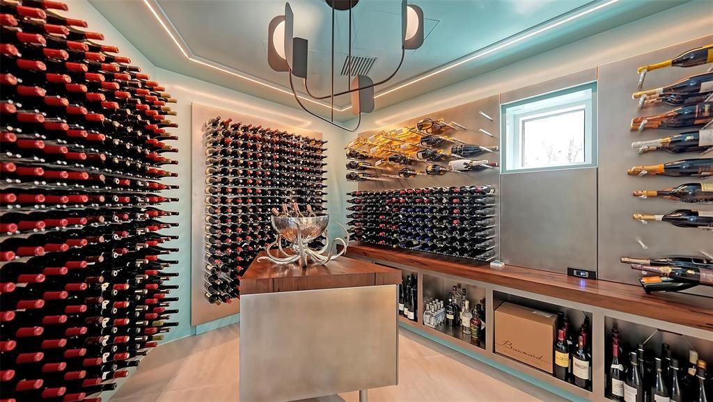 280 Golden Gate Point, Unit 400, Sarasota, FL 34236 Photo