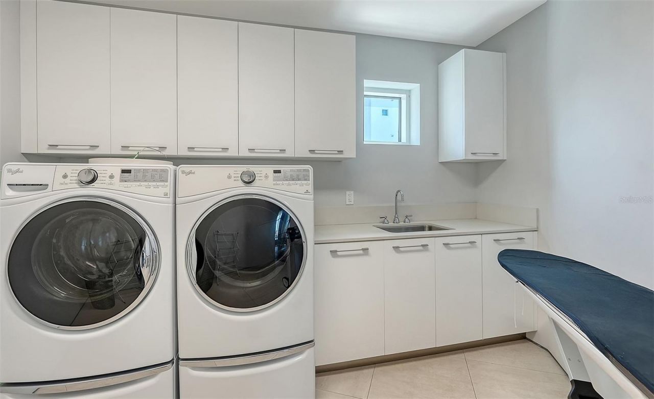 280 Golden Gate Point, Unit 400, Sarasota, FL 34236 Photo