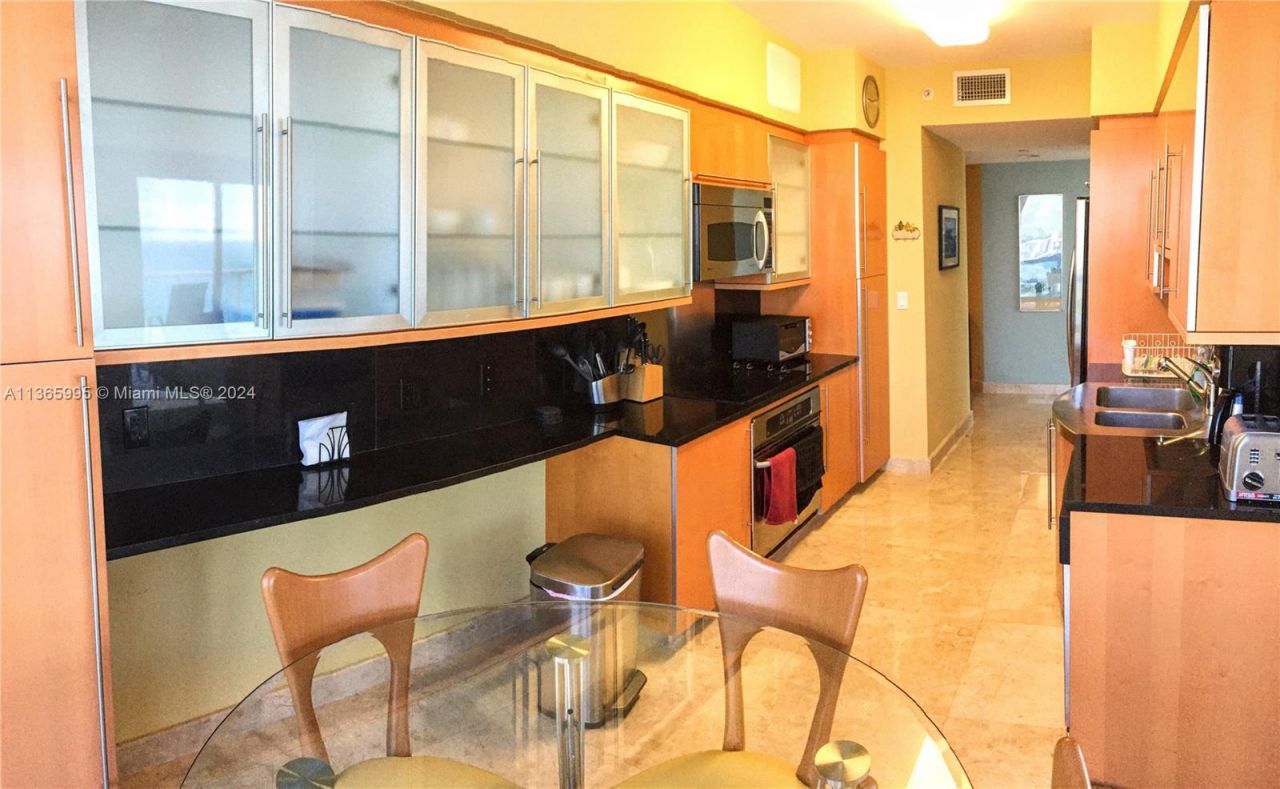 6365 Collins Av, Unit 3407, Miami Beach, FL 33141 Photo