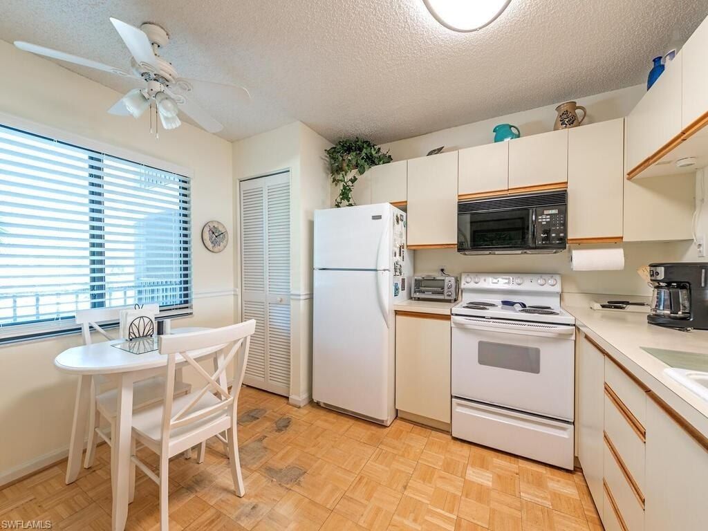 5776 Deauville Cir, Unit C202, Naples, FL 34112 Photo
