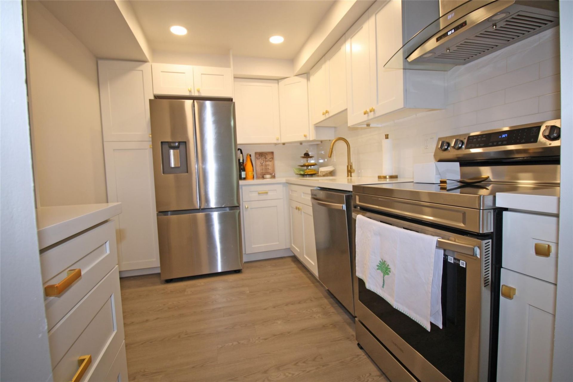 1100 Saint Charles Place, Unit 521, Pembroke Pines, FL 33026 Photo