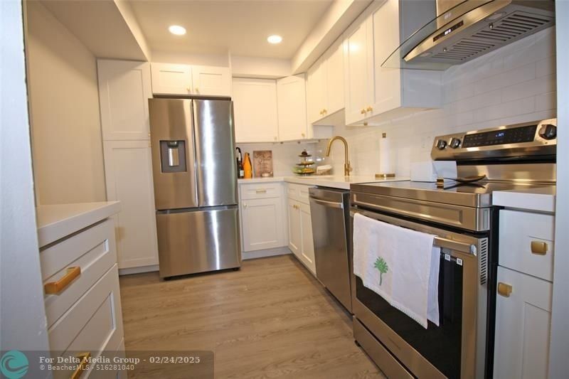 1100 Saint Charles Place, Unit 521, Pembroke Pines, FL 33026 Photo