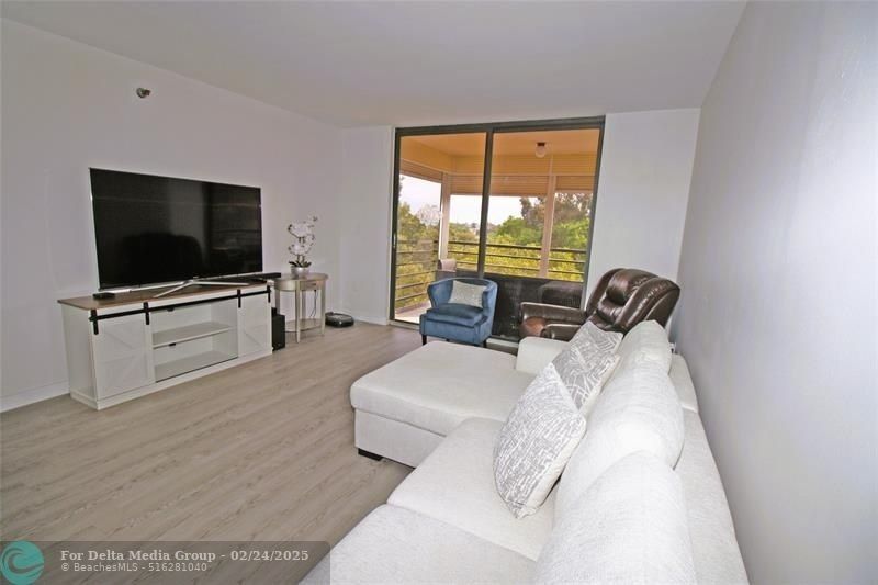 1100 Saint Charles Place, Unit 521, Pembroke Pines, FL 33026 Photo