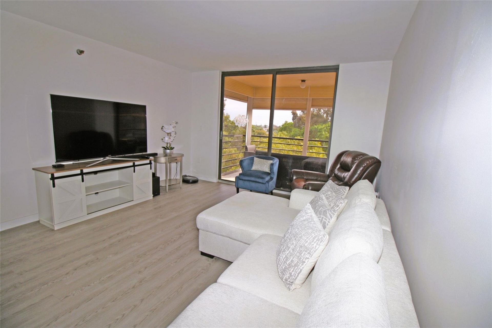 1100 Saint Charles Place, Unit 521, Pembroke Pines, FL 33026 Photo