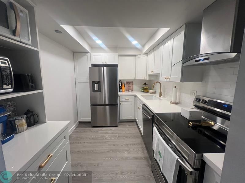 1100 Saint Charles Place, Unit 521, Pembroke Pines, FL 33026 Photo