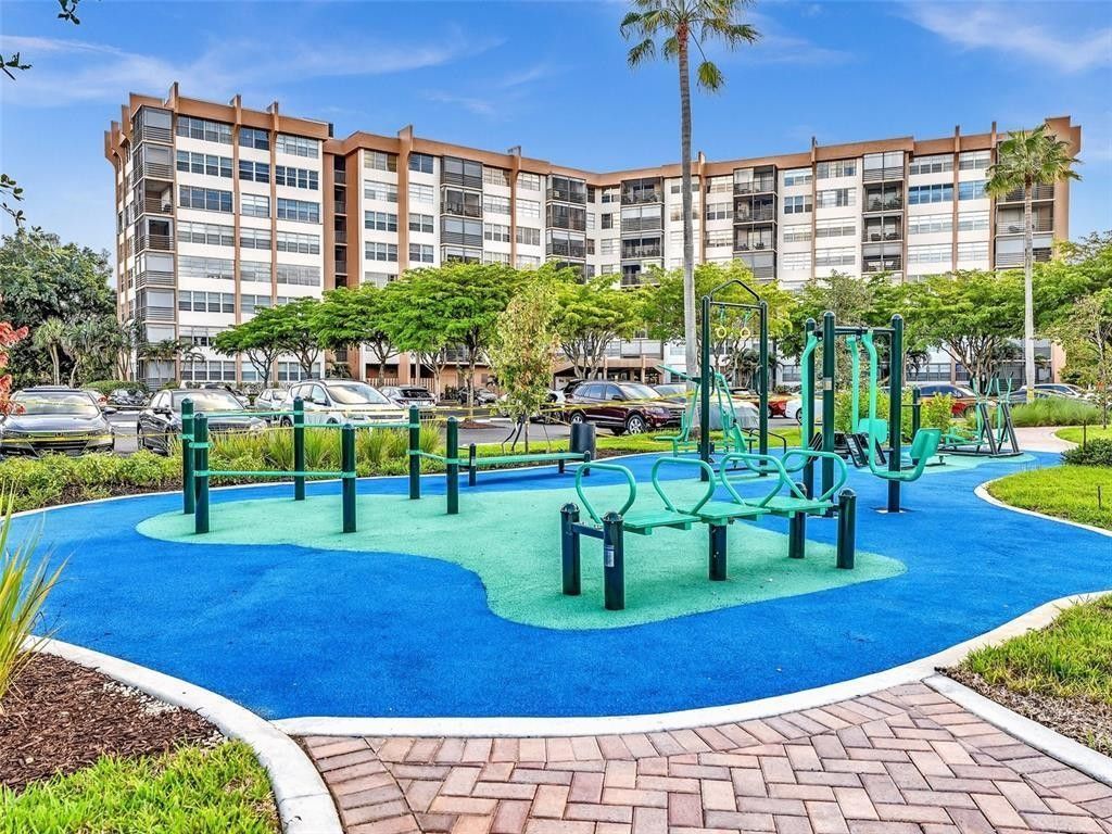 1100 Saint Charles Place, Unit 521, Pembroke Pines, FL 33026 Photo