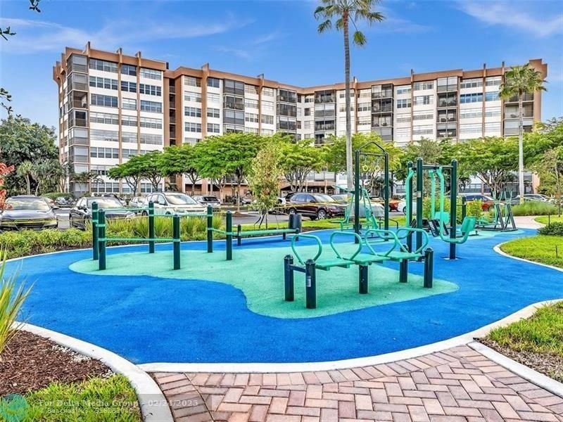 1100 Saint Charles Place, Unit 521, Pembroke Pines, FL 33026 Photo