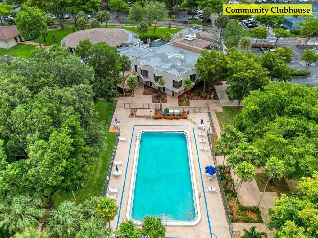 1100 Saint Charles Place, Unit 521, Pembroke Pines, FL 33026 Photo