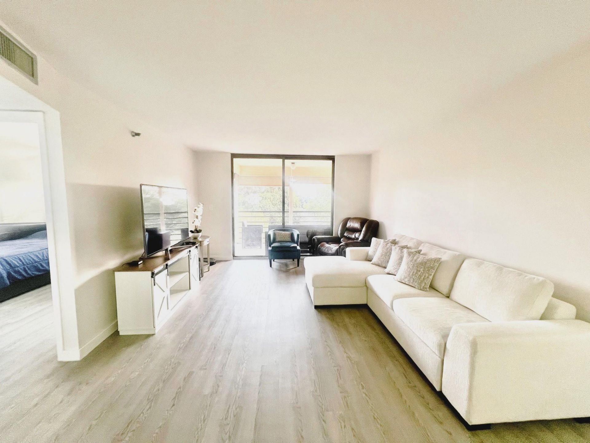 1100 Saint Charles Place, Unit 521, Pembroke Pines, FL 33026 Photo