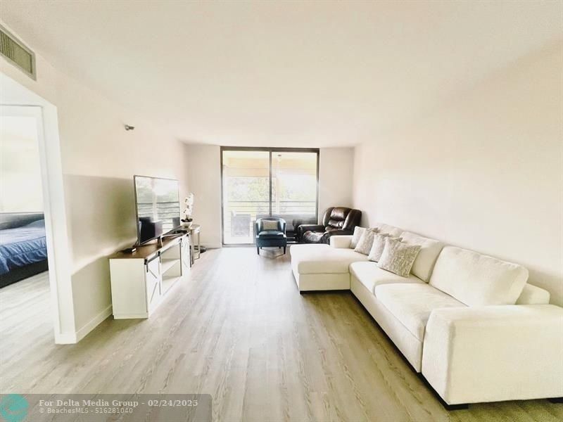 1100 Saint Charles Place, Unit 521, Pembroke Pines, FL 33026 Photo