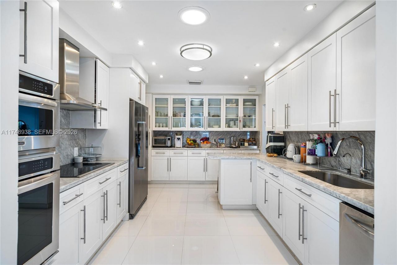 530 Sabal Palm Rd, Miami, FL 33137 Photo