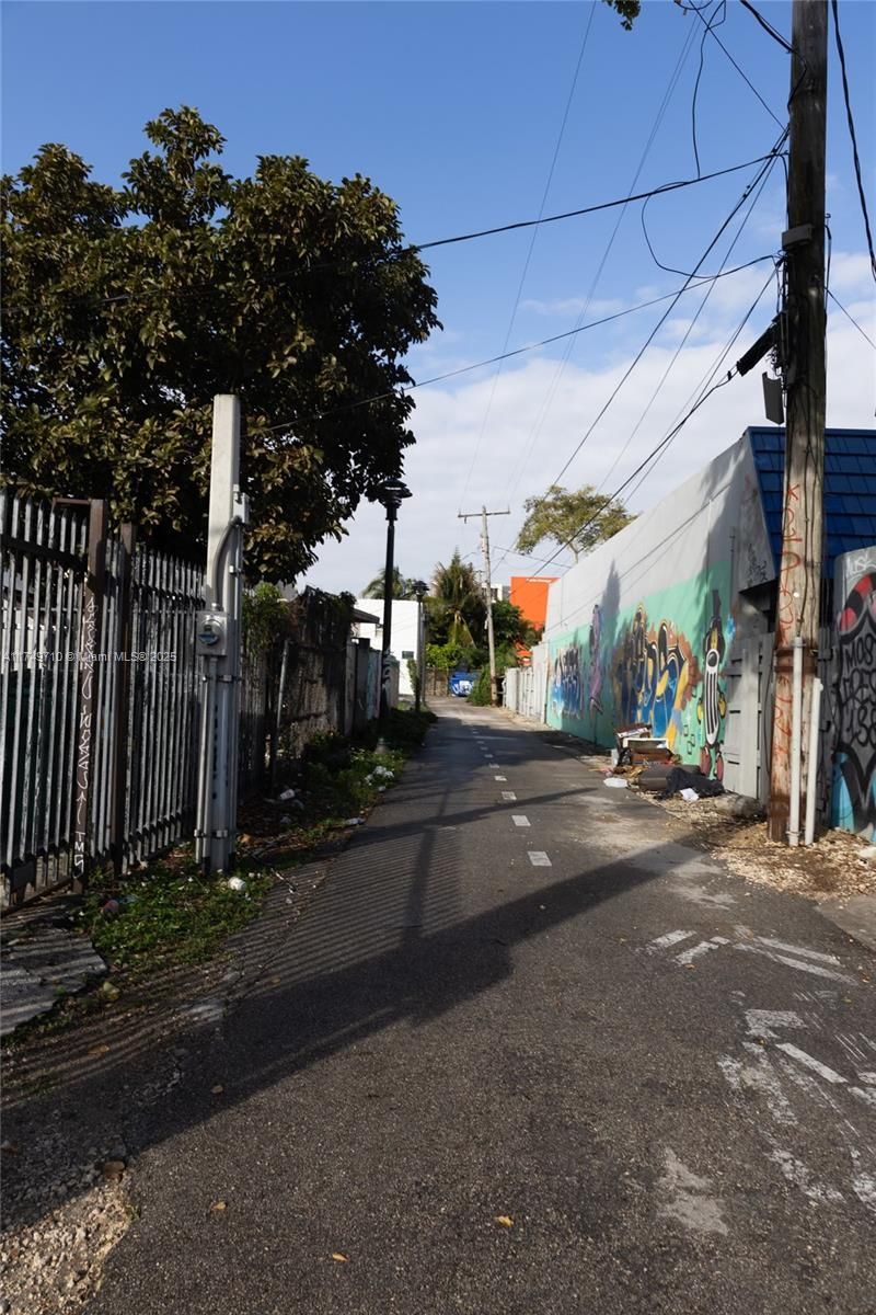 203 NW 35th St, Miami, FL 33127 Photo