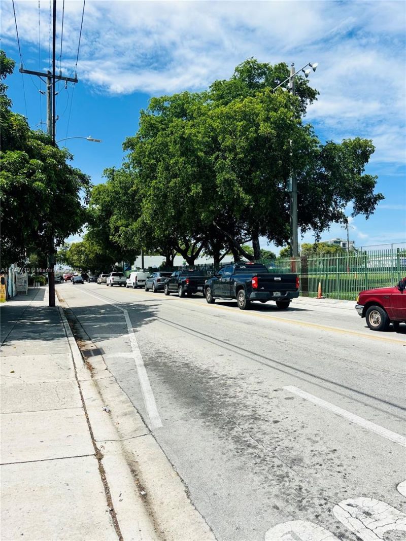 203 NW 35th St, Miami, FL 33127 Photo