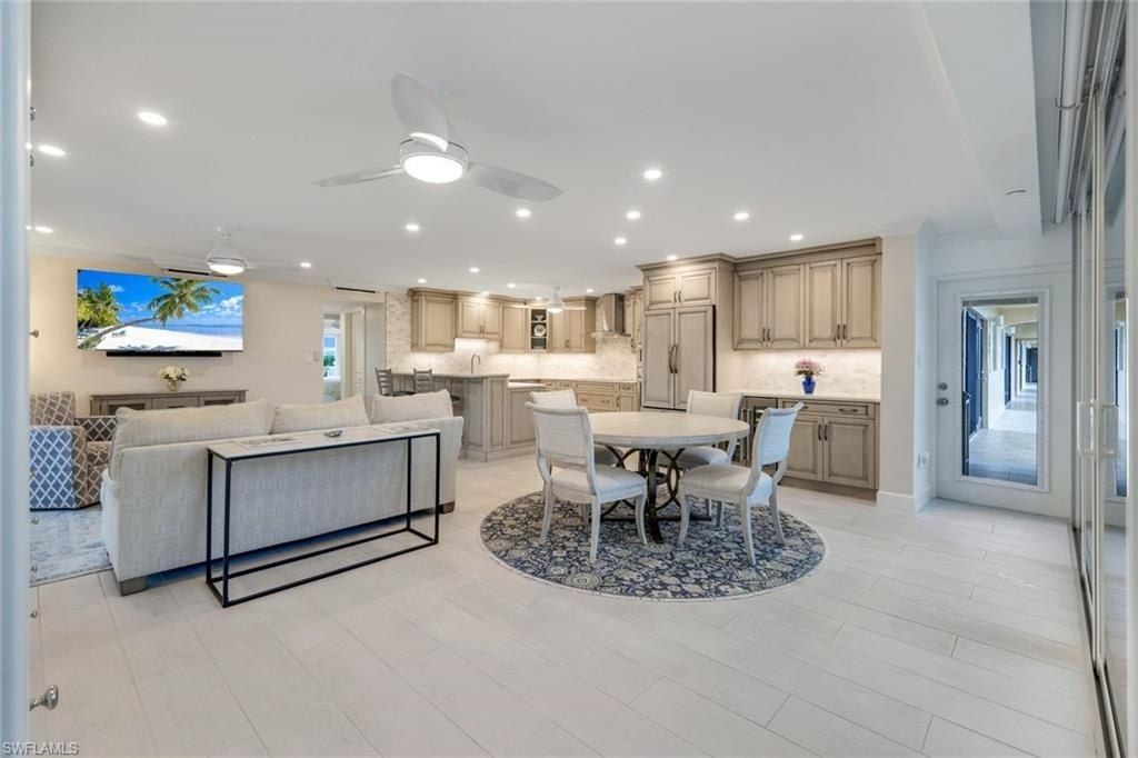 3450 Gulf Shore Blvd N, Unit 306, Naples, FL 34103 Photo