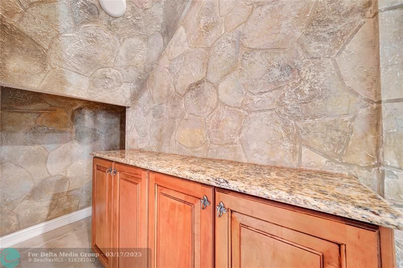 903 NE 17th Way, Unit 104, Fort Lauderdale, FL 33304 Photo