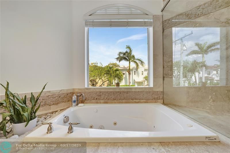 903 NE 17th Way, Unit 104, Fort Lauderdale, FL 33304 Photo