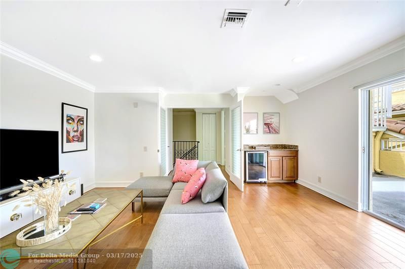 903 NE 17th Way, Unit 104, Fort Lauderdale, FL 33304 Photo