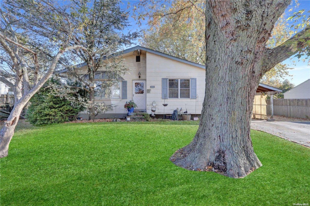411 Wicks Road, Brentwood, NY 11717 Main Photo