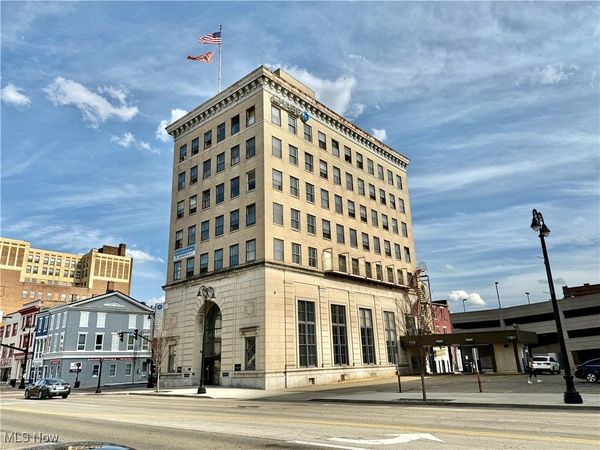 11 Lincoln Way W, Massillon, OH 44647