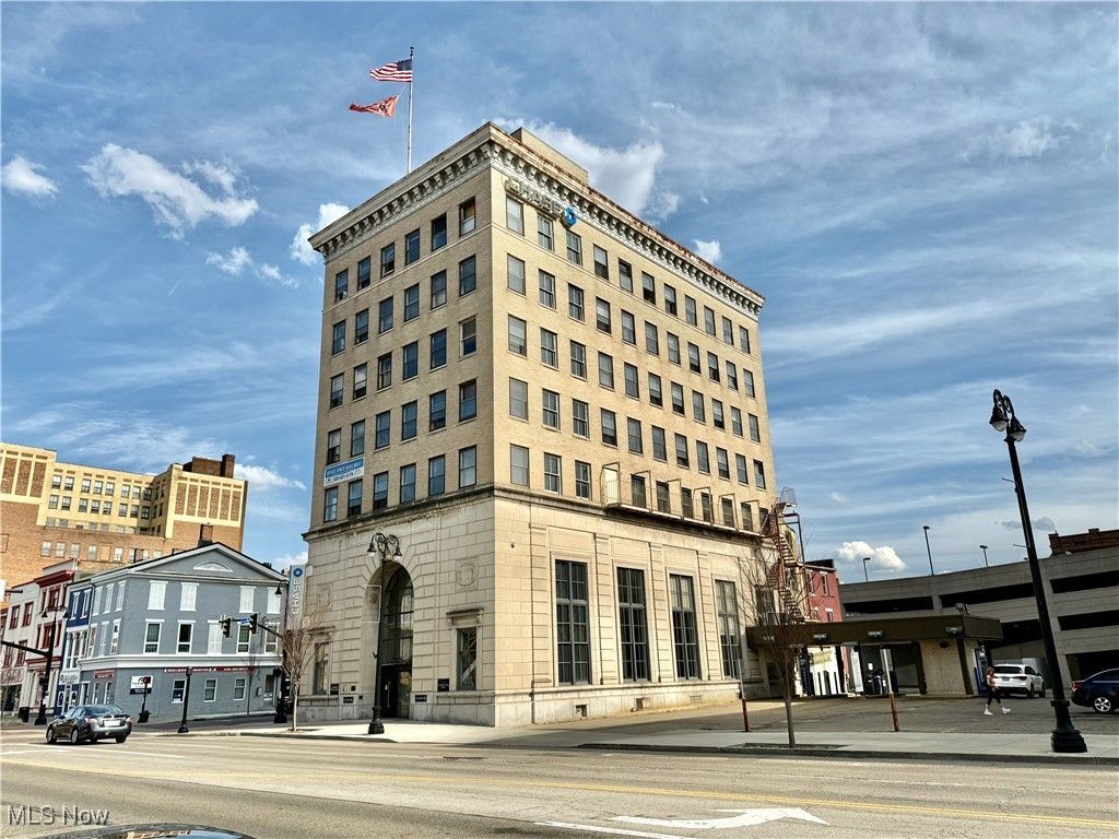 11 Lincoln Way W, Massillon, OH 44647