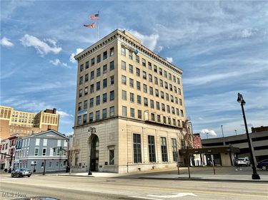 11 Lincoln Way W, Massillon, OH 44647