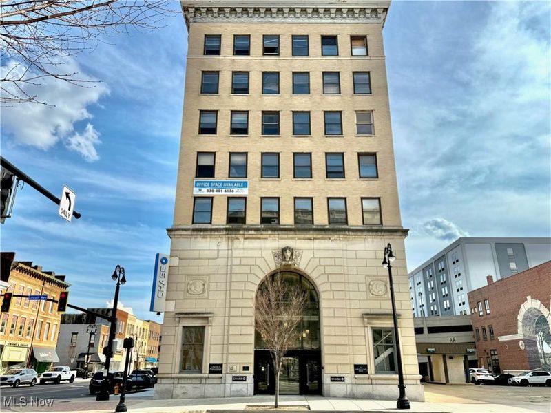 11 Lincoln Way W, Massillon, OH 44647 Photo 2