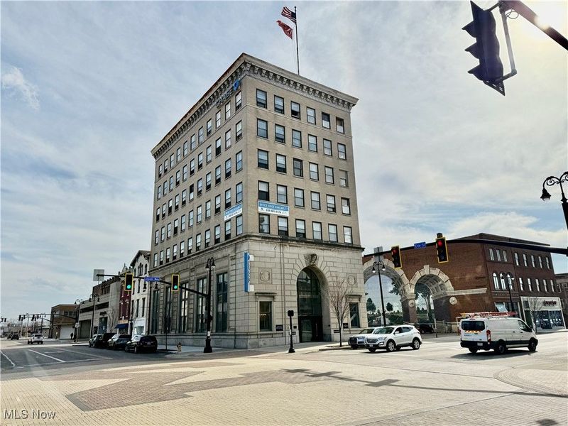 11 Lincoln Way W, Massillon, OH 44647 Photo 3