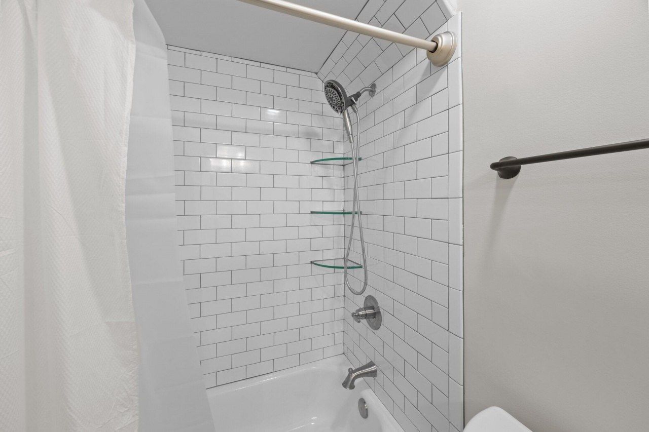 514 Seascape 1/13 Share Photo 24