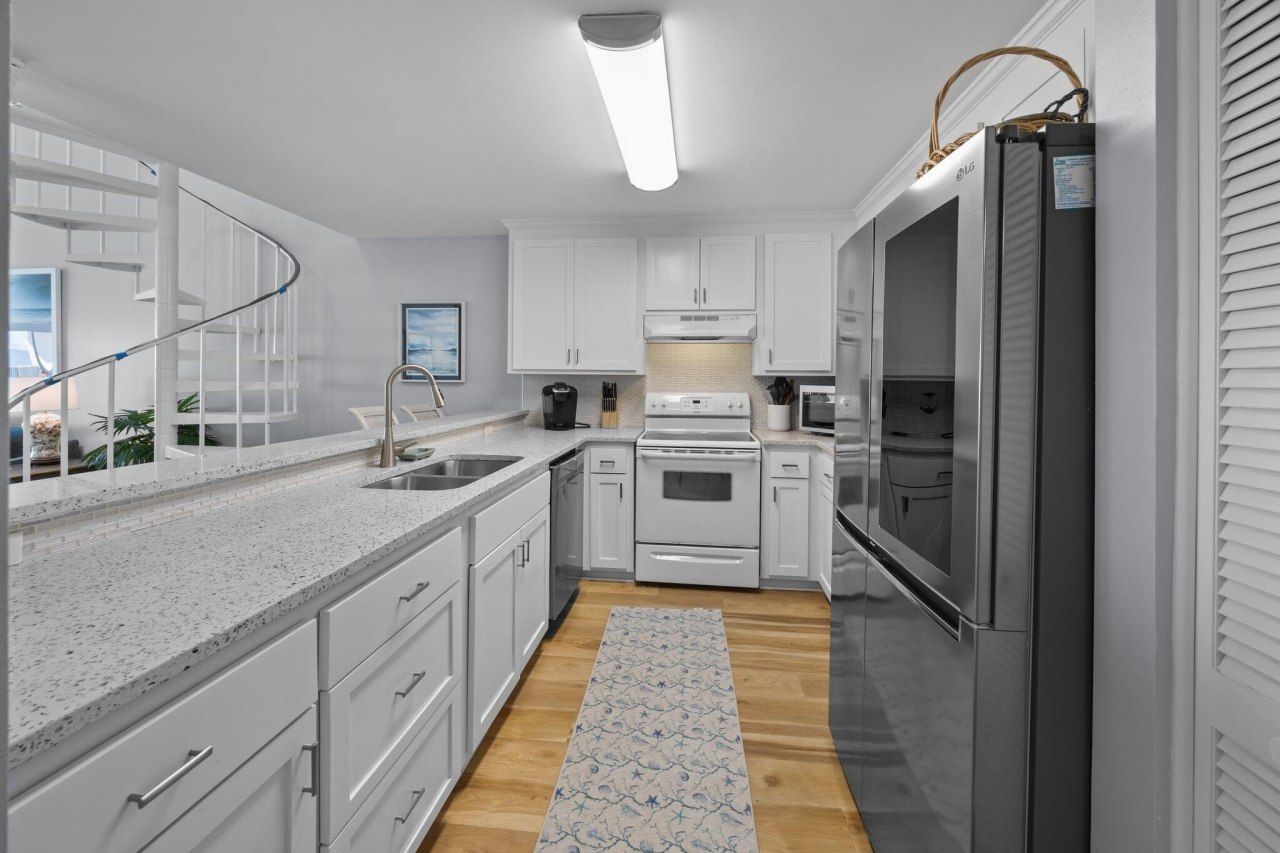 514 Seascape 1/13 Share Photo 4