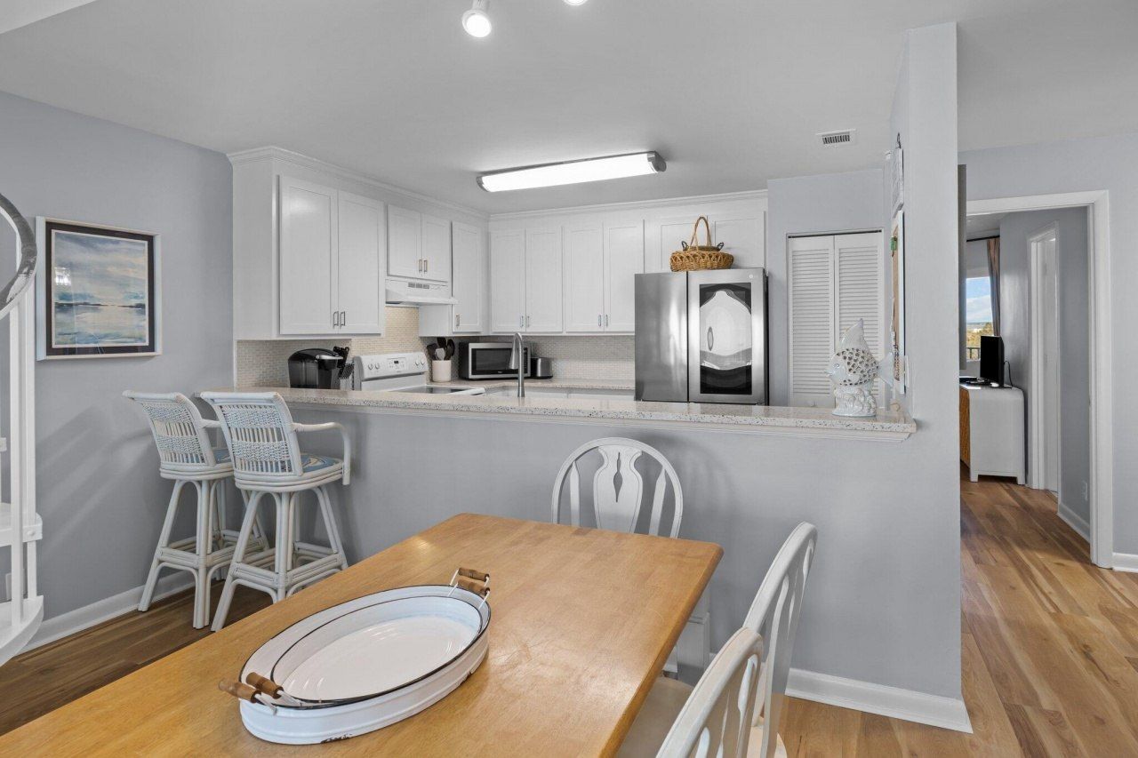 514 Seascape 1/13 Share Photo 6