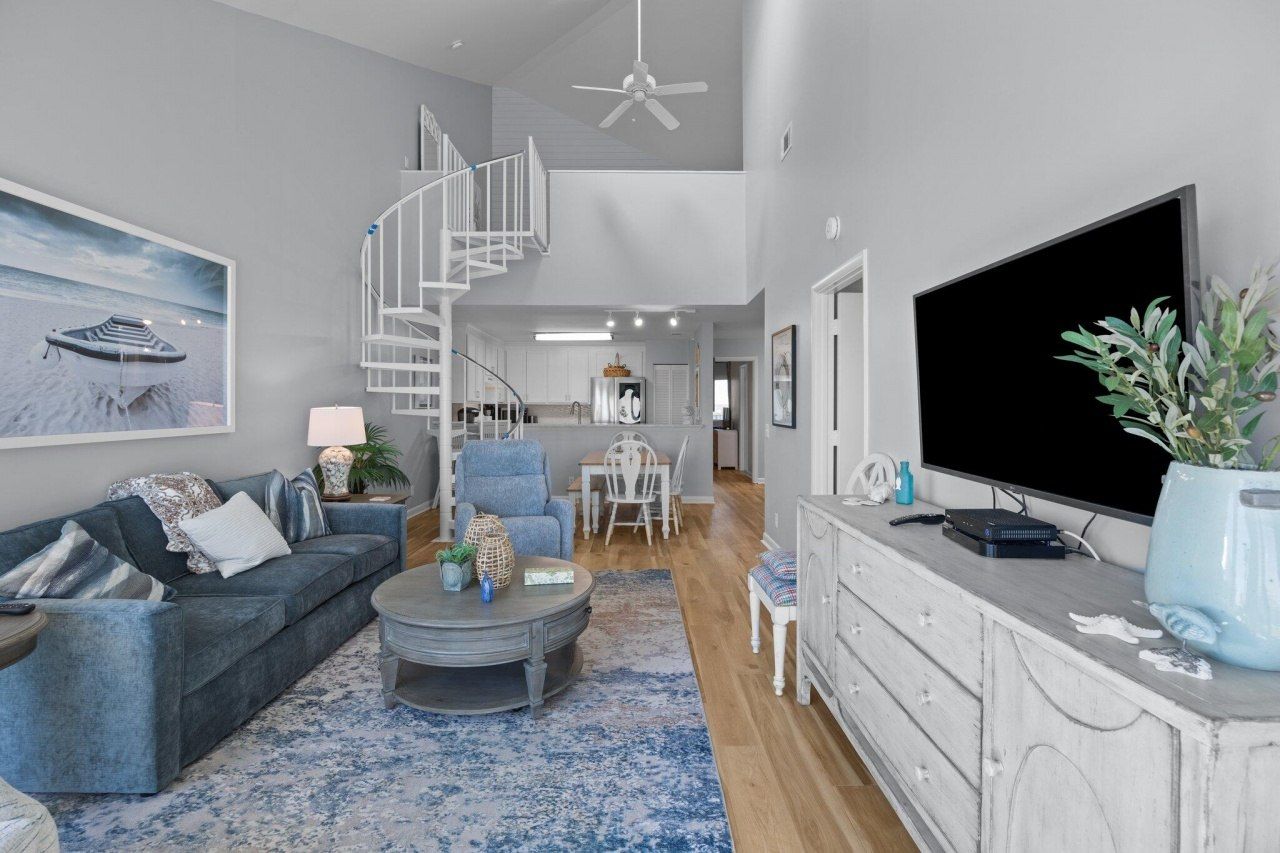 514 Seascape 1/13 Share Photo 9