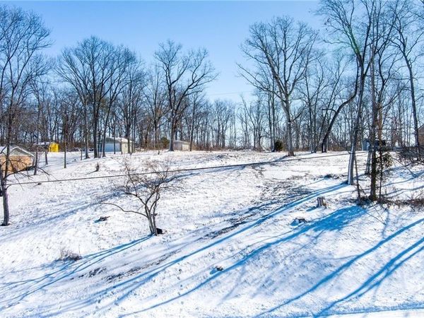 2164 Ridge Road, Springfield, OH 45502