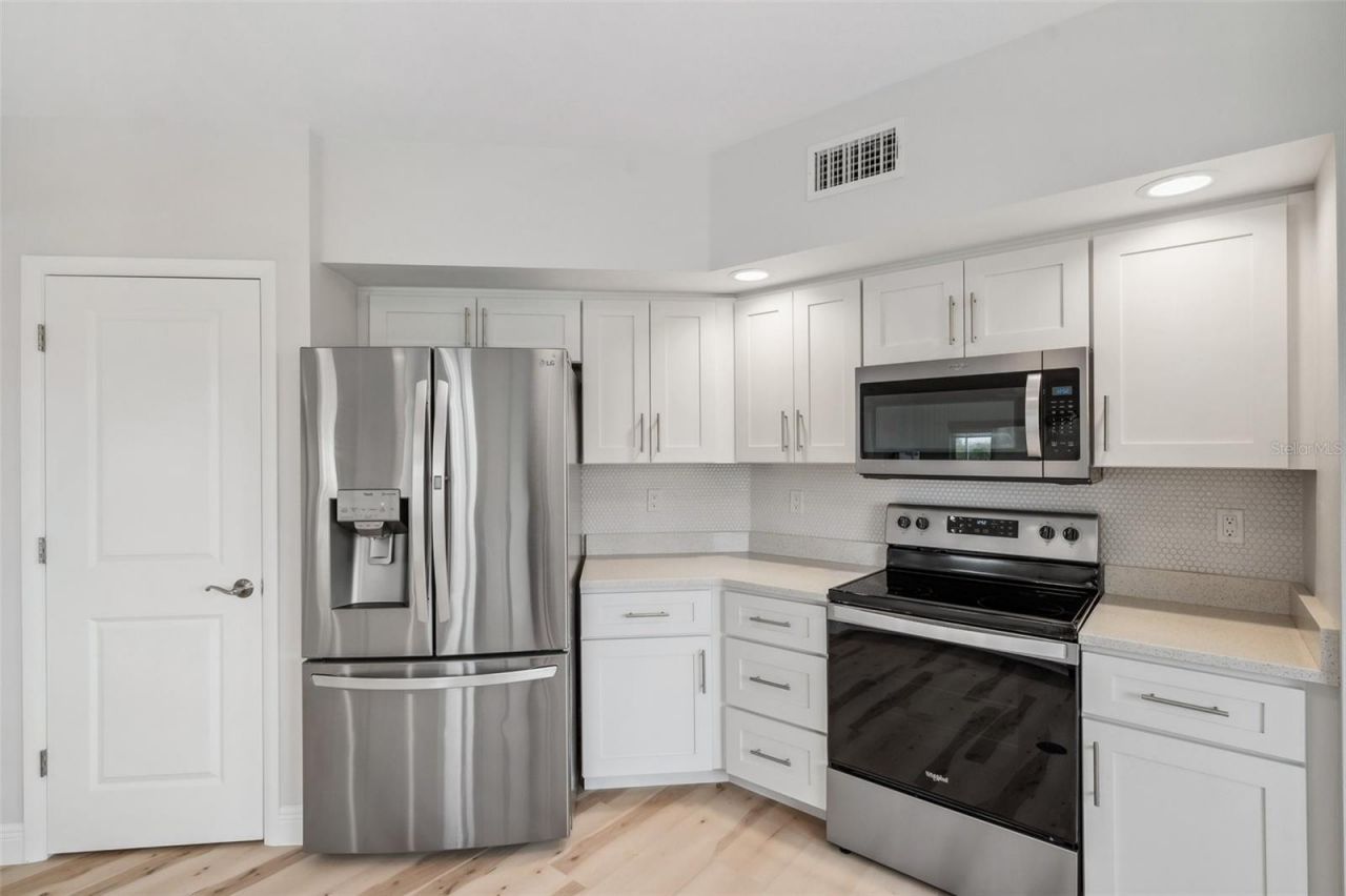 960 Starkey Road, Unit 10301, Largo, FL 33771 Photo