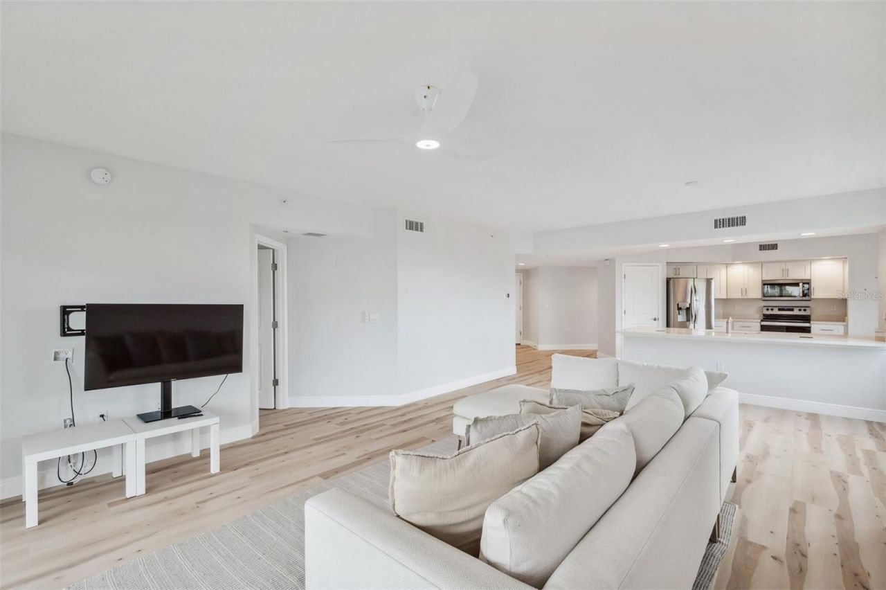 960 Starkey Road, Unit 10301, Largo, FL 33771 Photo