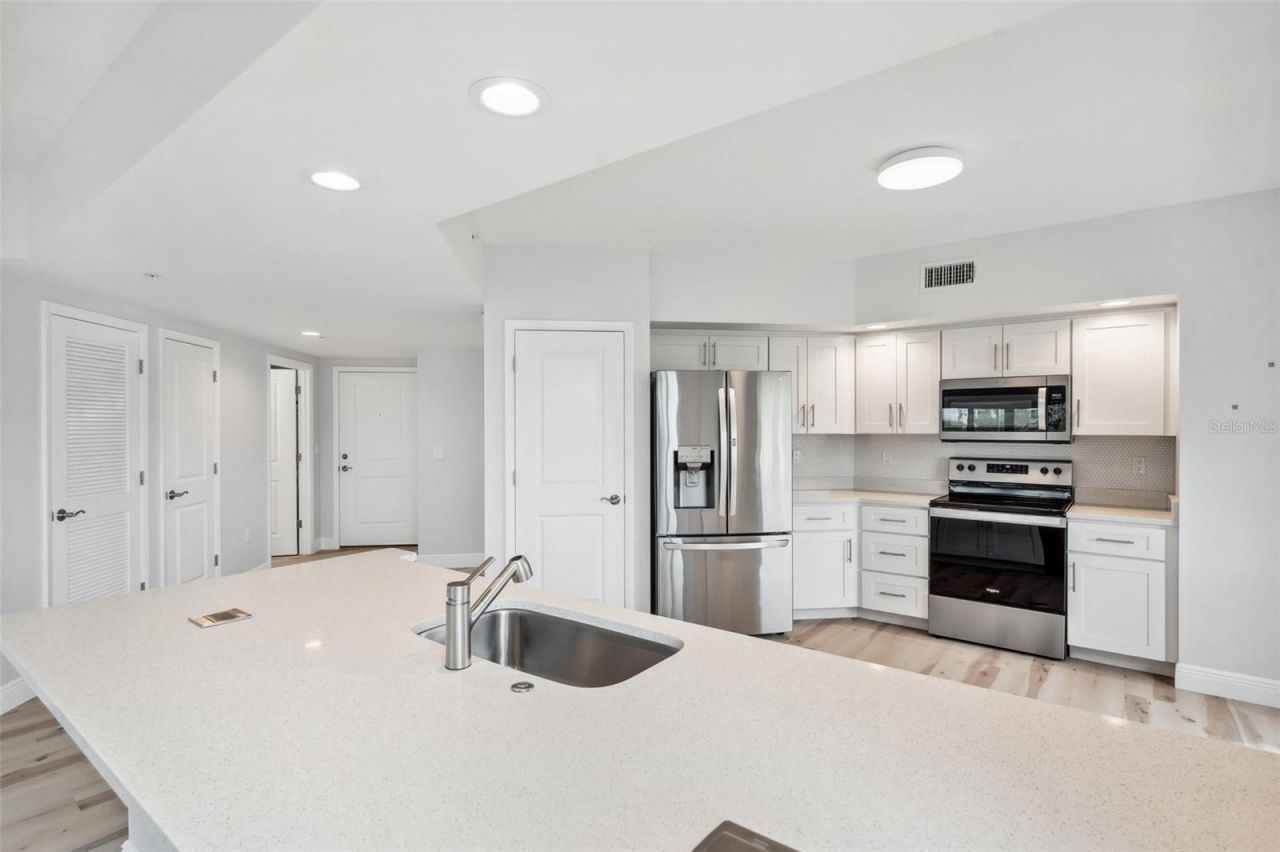 960 Starkey Road, Unit 10301, Largo, FL 33771 Photo