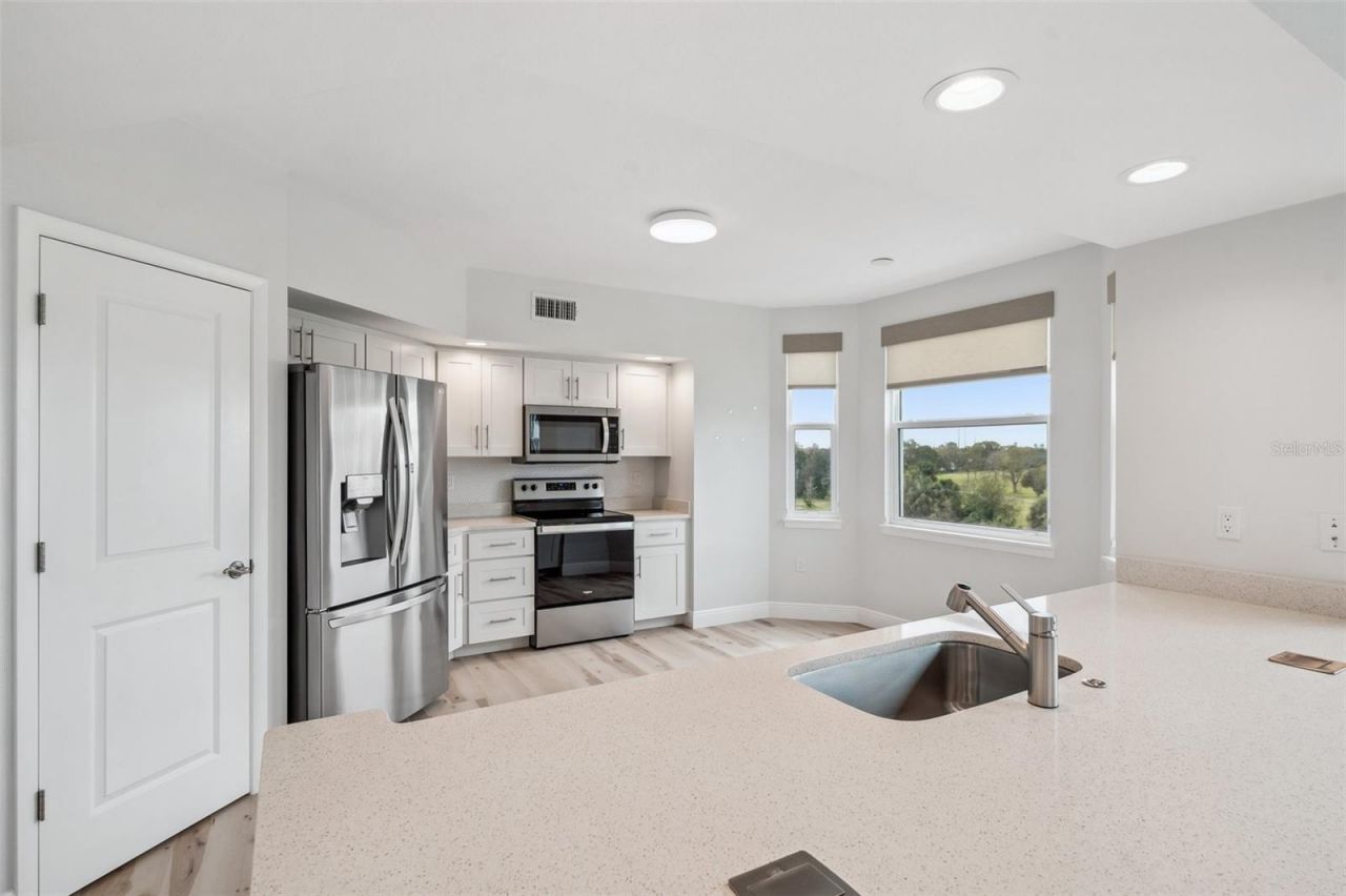 960 Starkey Road, Unit 10301, Largo, FL 33771 Photo