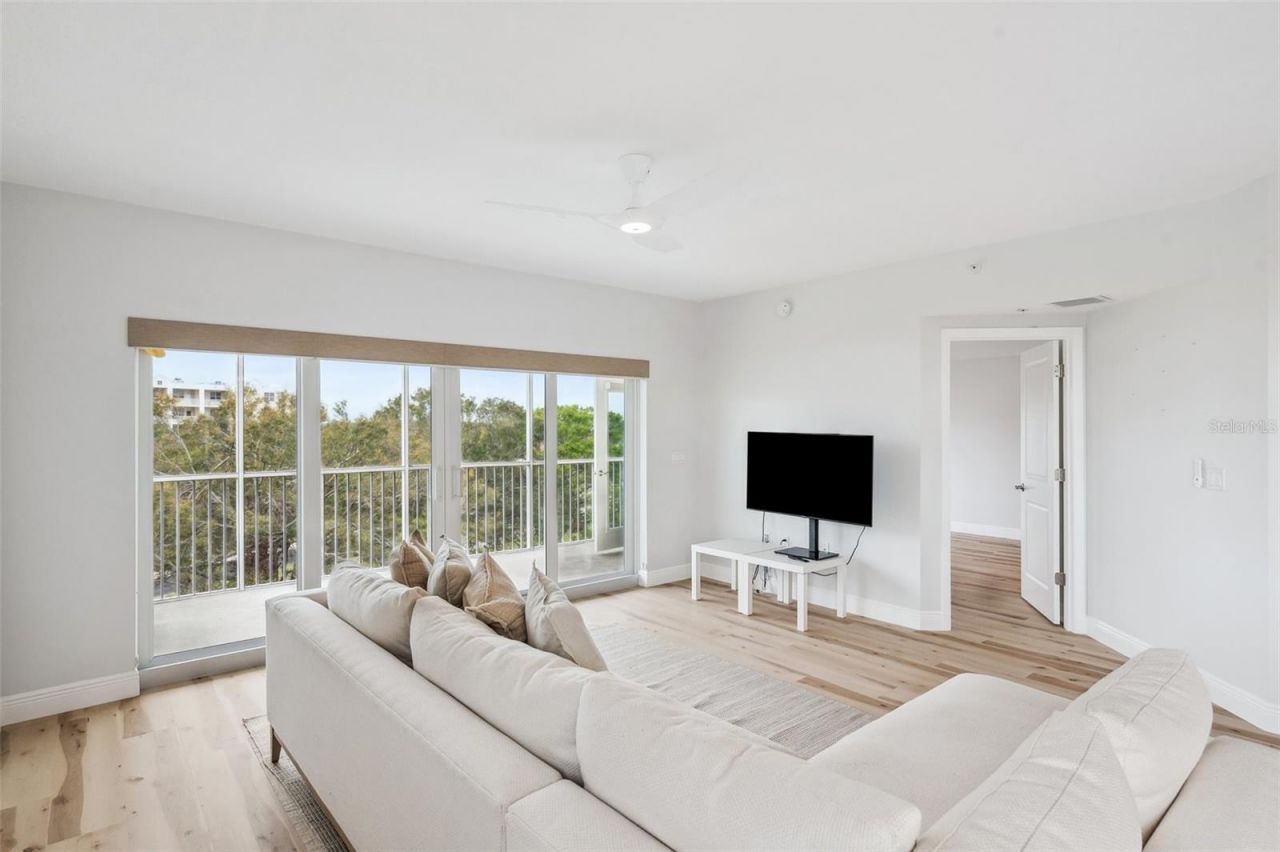 960 Starkey Road, Unit 10301, Largo, FL 33771 Photo