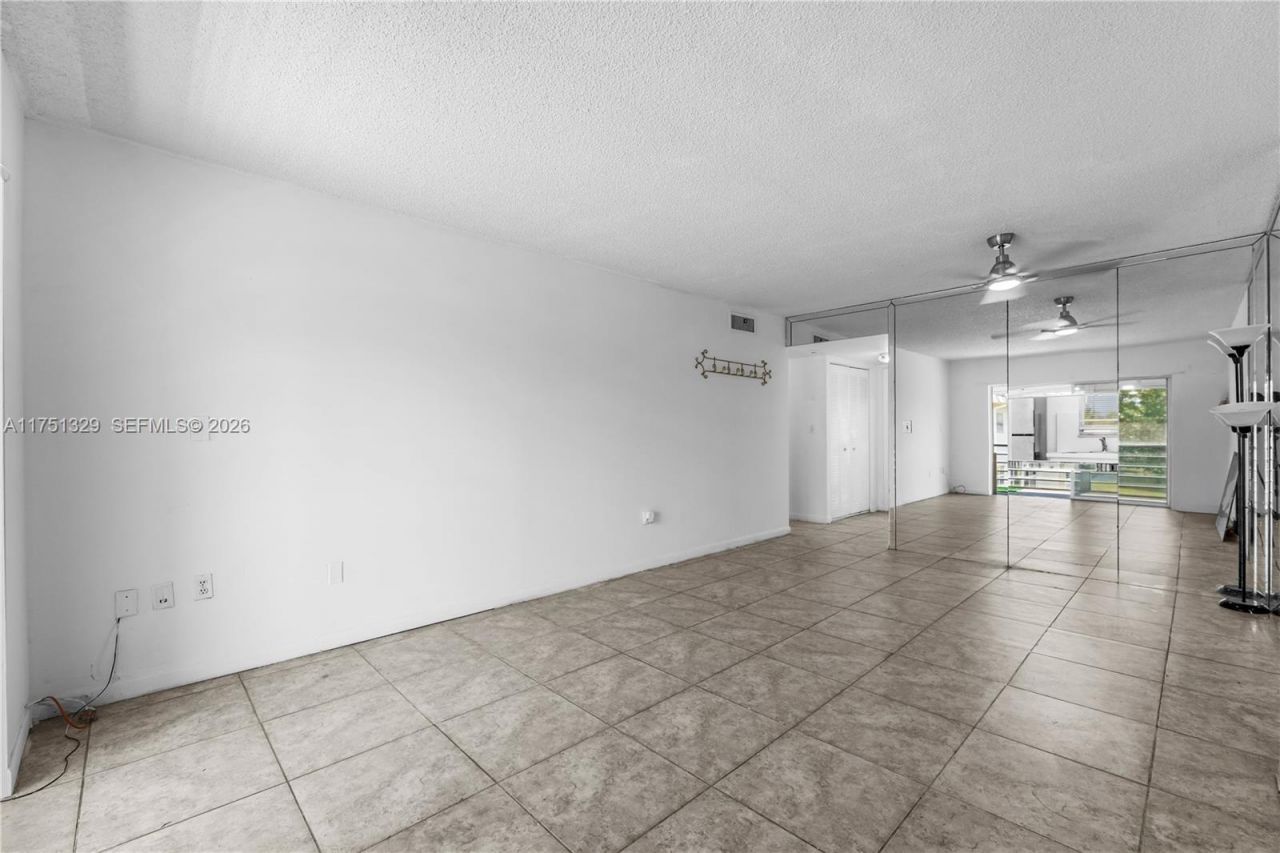 8450 Sunrise Lakes Blvd, Unit 306, Sunrise, FL 33322 Photo