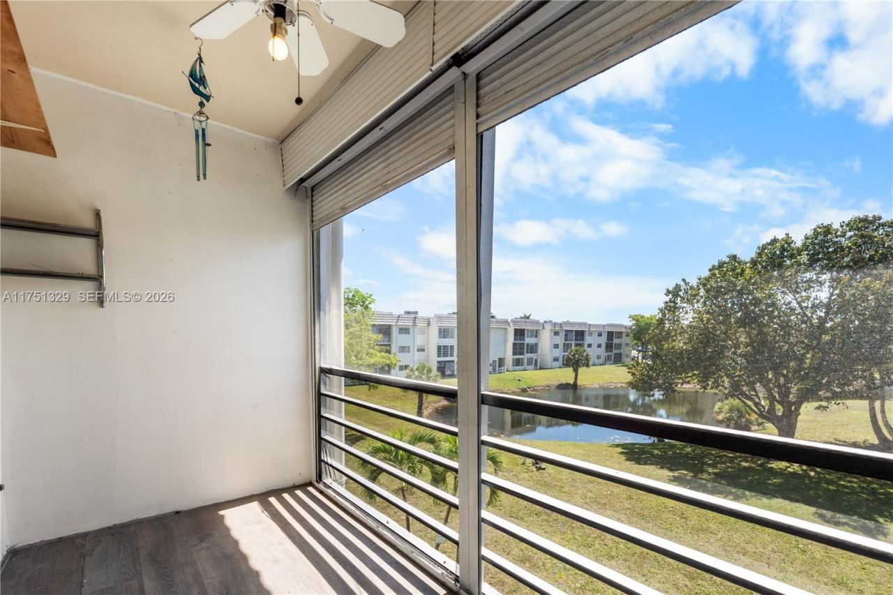 8450 Sunrise Lakes Blvd, Unit 306, Sunrise, FL 33322 Photo