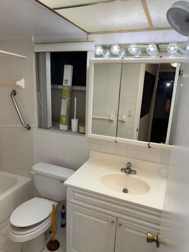 8450 Sunrise Lakes Blvd, Unit 306, Sunrise, FL 33322 Photo