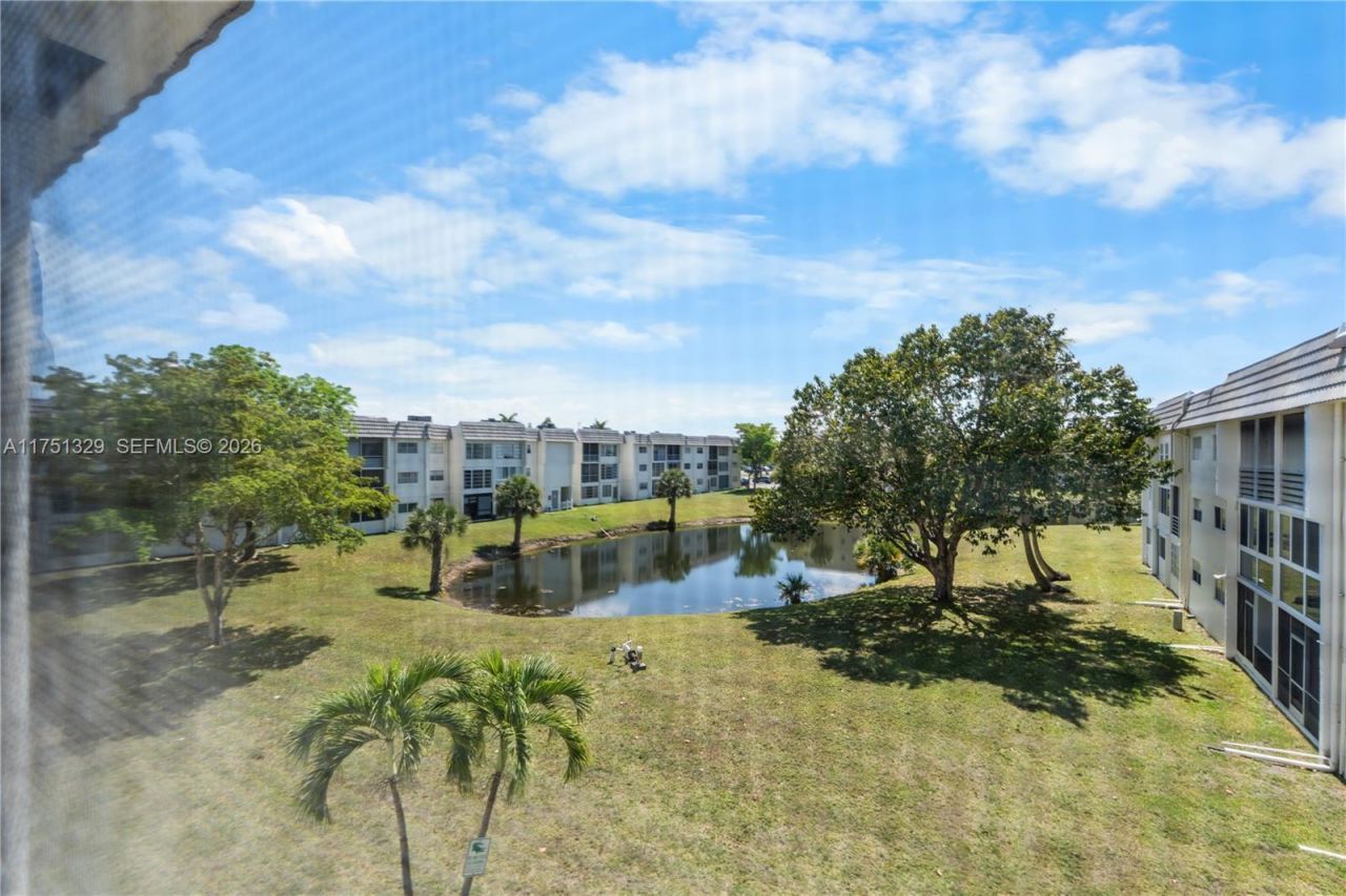 8450 Sunrise Lakes Blvd, Unit 306, Sunrise, FL 33322 Photo