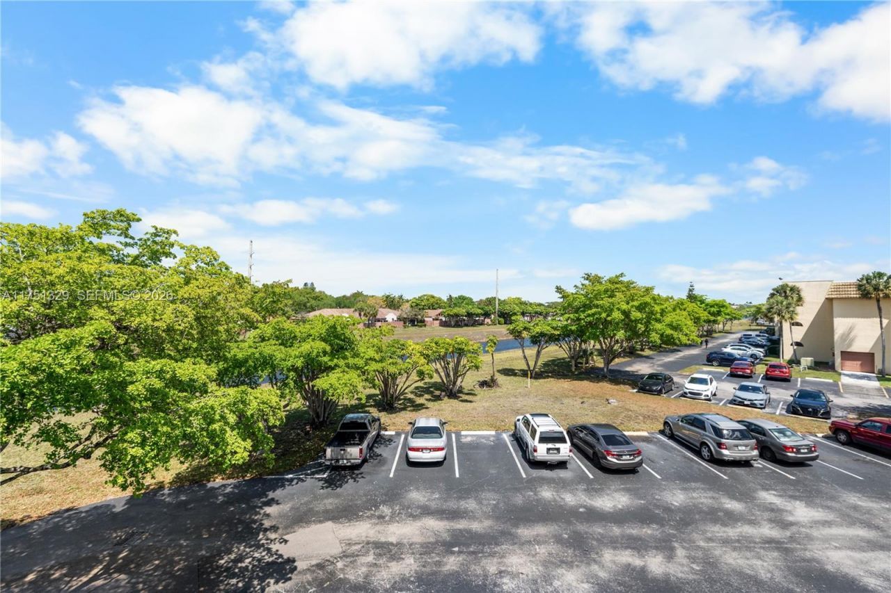 8450 Sunrise Lakes Blvd, Unit 306, Sunrise, FL 33322 Photo