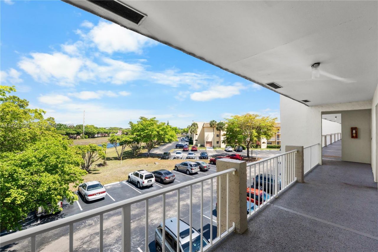 8450 Sunrise Lakes Blvd, Unit 306, Sunrise, FL 33322 Photo