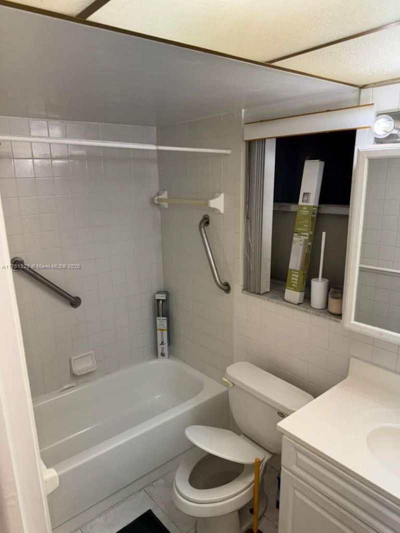 8450 Sunrise Lakes Blvd, Unit 306, Sunrise, FL 33322 Photo