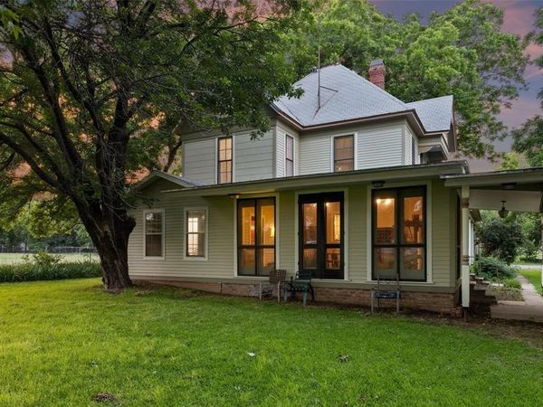 405 W Clifton Street, Pilot Point, TX 76258