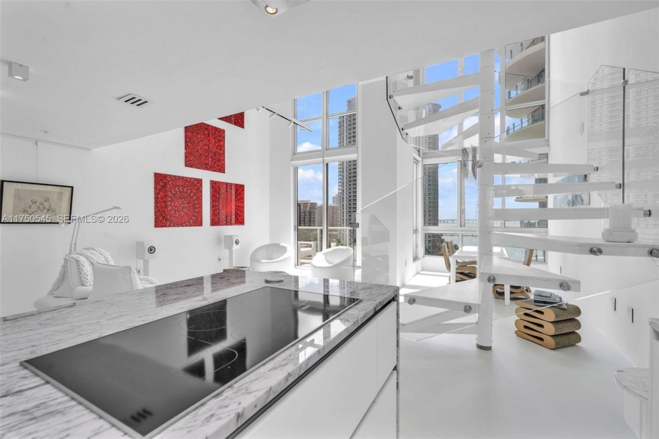 300 S Biscayne Blvd, Unit L-1012, Miami, FL 33131 Photo