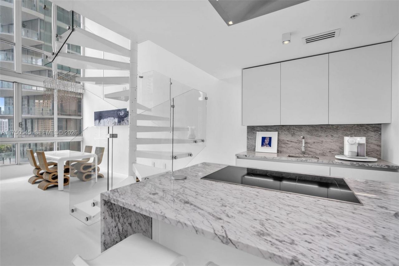 300 S Biscayne Blvd, Unit L-1012, Miami, FL 33131 Photo